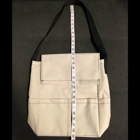 Unisex Minimalist Messenger Bag (NWOT) - Picture 2 of 8